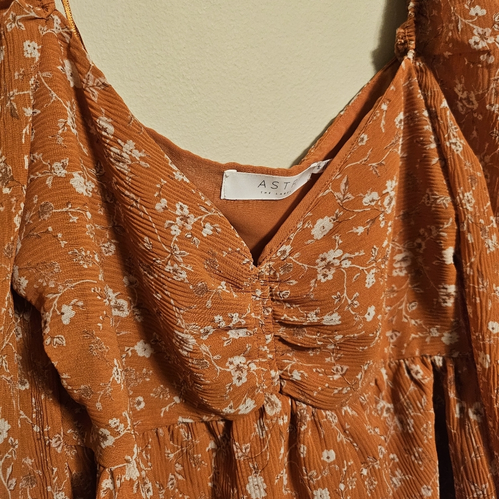 Astr Rust Floral Blouse - Picture 2 of 9